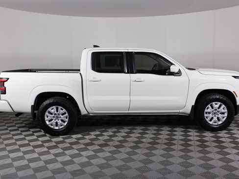 Used 2022 Nissan Frontier SV image 5