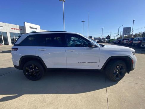 New 2025 Jeep Grand Cherokee Laredo image 38