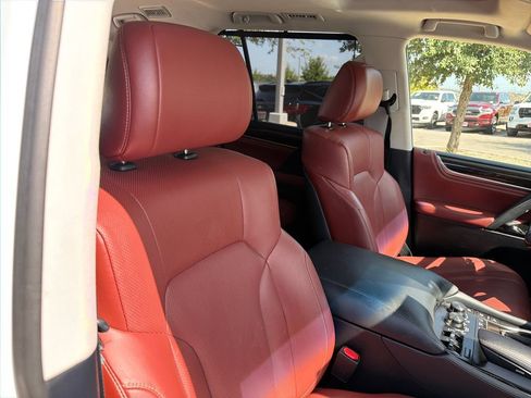 Used 2019 Lexus LX 570 4WD w/ Luxury Package image 42