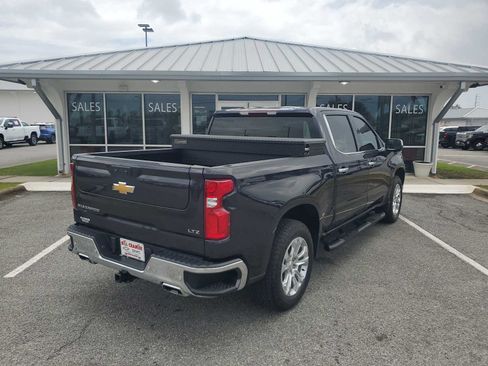 Used 2024 Chevrolet Silverado 1500 LTZ w/ Z71 Off-Road Package AWD/4WD image 8