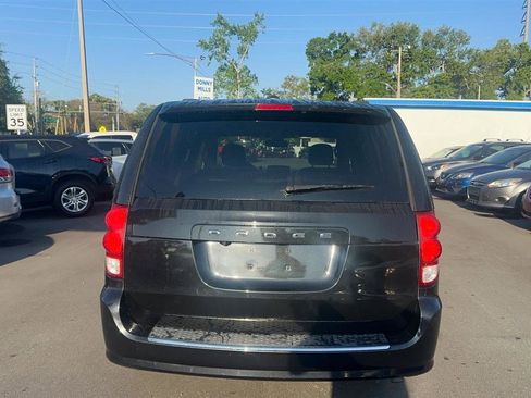 Used 2019 Dodge Grand Caravan SXT image 7