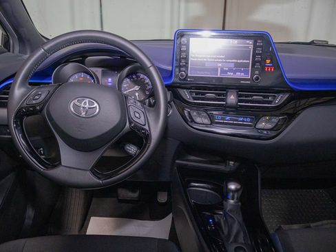 Used 2020 Toyota C-HR XLE FWD image 16