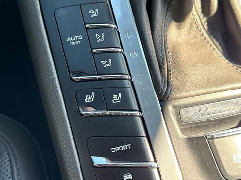 Used 2020 Porsche Macan AWD/4WD image 32