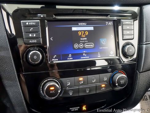 Used 2018 Nissan Rogue S AWD/4WD image 19