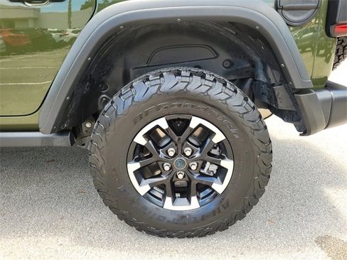 Used 2024 Jeep Wrangler Unlimited Rubicon 4xe image 16