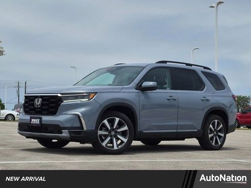 Used 2025 Honda Pilot Elite image 1