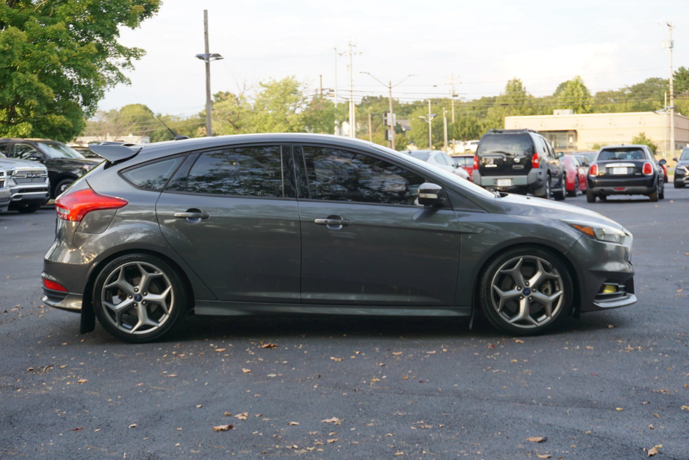 Used 2018 Ford Focus ST FWD image 4