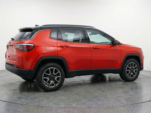 Used 2025 Jeep Compass Trailhawk AWD/4WD image 9