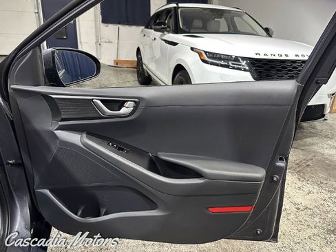 Used 2019 Hyundai Ioniq Plug-In Hybrid image 21