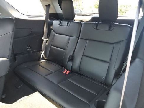 Used 2021 Ford Explorer Limited w/ Equipment Group 301A AWD/4WD image 18