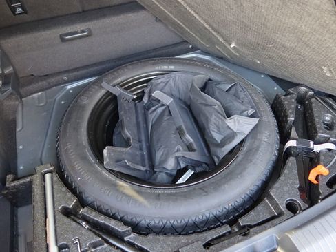 Used 2018 Volkswagen Tiguan SE image 23