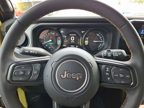 Used 2024 Jeep Wrangler Unlimited w/ Convenience Group AWD/4WD image 18