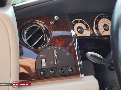 Used 2015 Rolls-Royce Wraith image 31