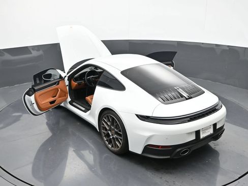 Certified 2025 Porsche 911 Carrera RWD image 25