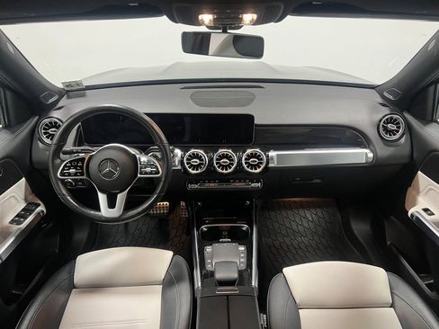 Used 2021 Mercedes-Benz GLB 250 4MATIC image 30