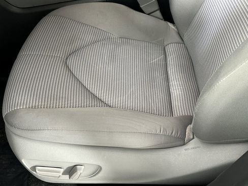 Used 2020 Toyota Highlander LE FWD image 12