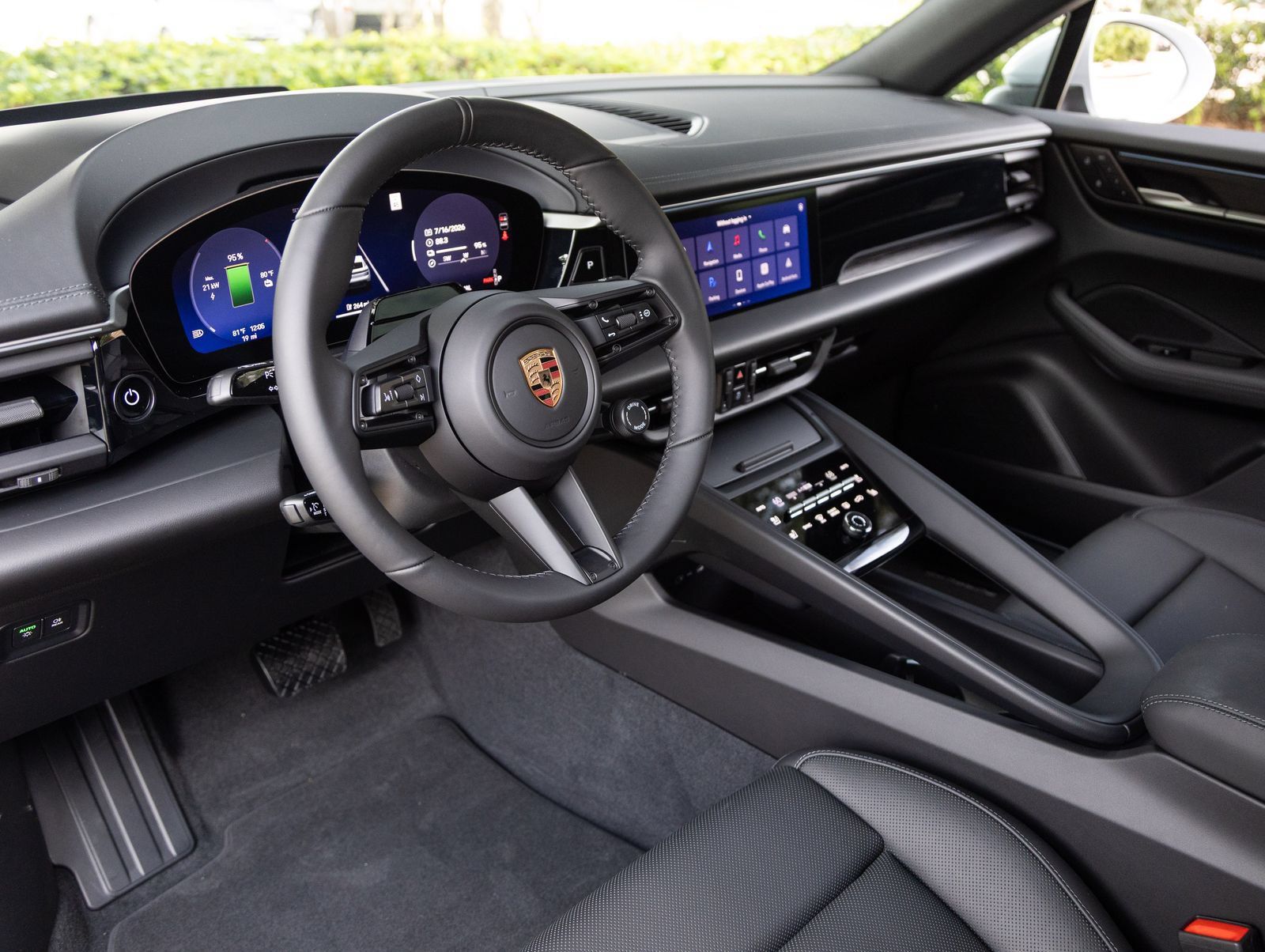 Certified 2026 Porsche Macan 4 Electric AWD/4WD image 4
