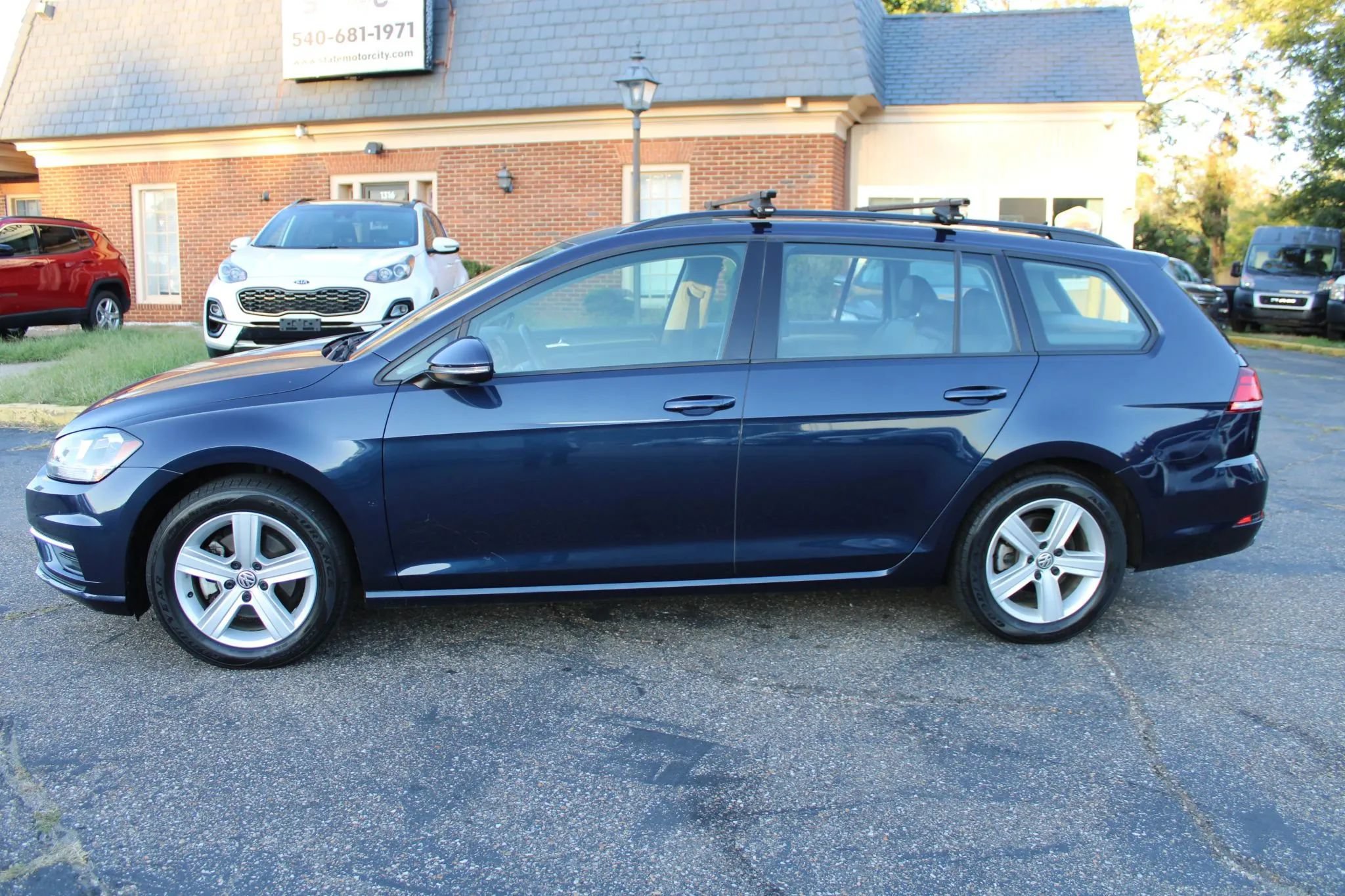 Used 2018 Volkswagen Golf SE FWD image 5