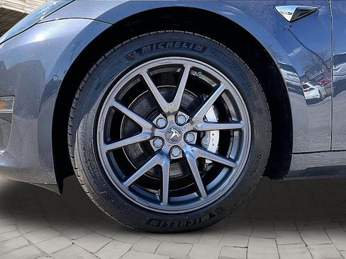 Used 2018 Tesla Model 3 Long Range image 16