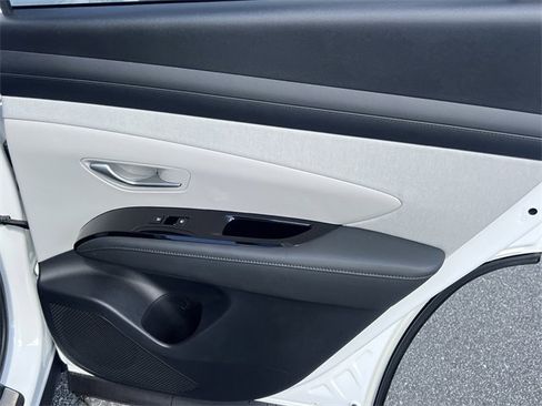 Used 2025 Hyundai Tucson Limited image 17
