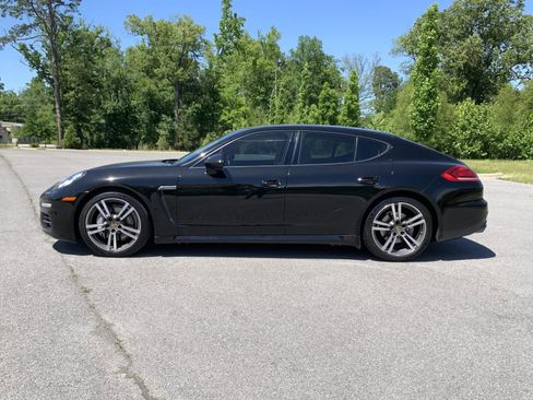 Used 2015 Porsche Panamera w/ Premium Package RWD image 4
