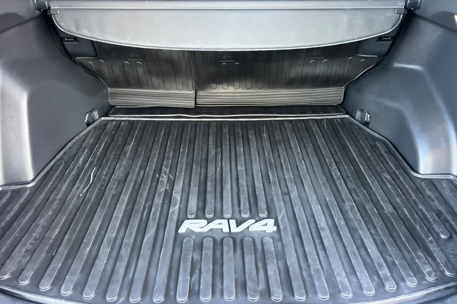 Certified 2025 Toyota RAV4 LE AWD/4WD image 16