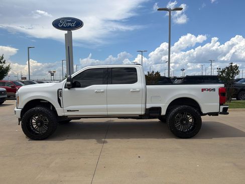 Used 2023 Ford F250 Platinum AWD/4WD image 2