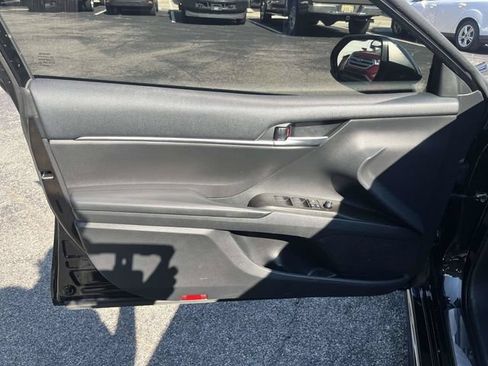 Used 2021 Toyota Camry SE FWD image 17