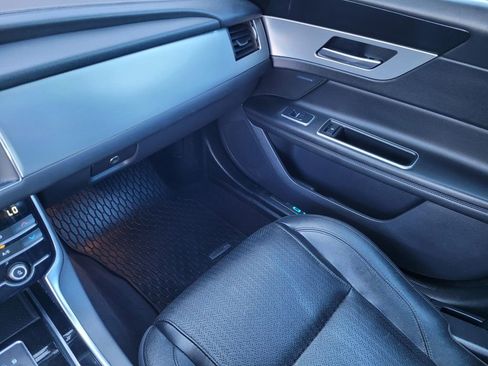 Used 2019 Jaguar XF Prestige image 12