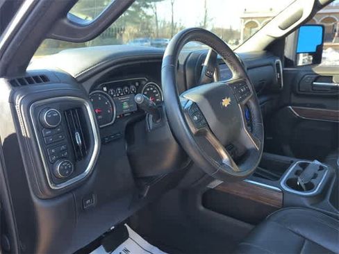 Used 2022 Chevrolet Silverado 2500 High Country w/ Z71 Off-Road Package image 10
