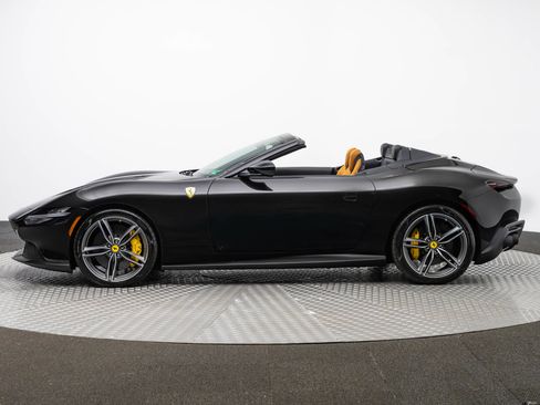 Certified 2025 Ferrari Roma Spider RWD image 2