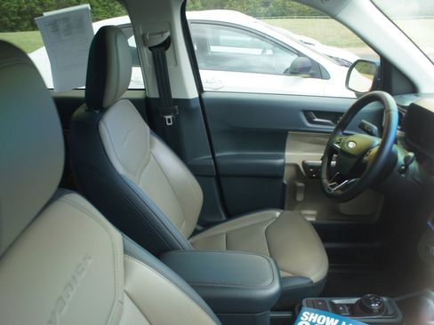 Used 2025 Ford Maverick Lariat image 4