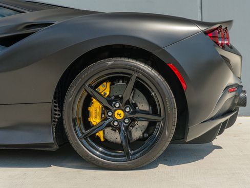 Used 2021 Ferrari F8 Tributo image 20