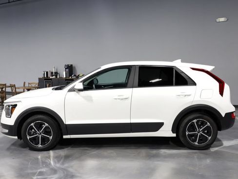 Used 2026 Kia Niro LX FWD image 4