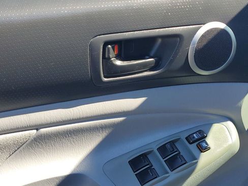 Used 2011 Toyota Tacoma PreRunner image 41