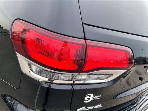 Used 2022 Jeep Grand Cherokee Laredo E image 31