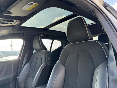 Used 2021 Volvo XC40 T5 R-Design w/ Advanced Package image 15