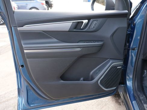 Used 2025 Buick Enclave Preferred image 14