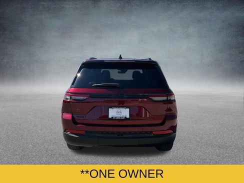 Used 2025 Jeep Grand Cherokee Altitude image 7