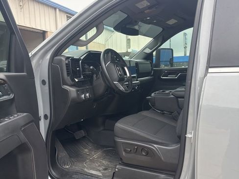 Used 2025 GMC Sierra 2500 SLE w/ SLE Convenience Package image 6
