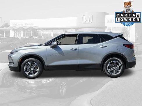 Used 2025 Chevrolet Blazer LT FWD image 2