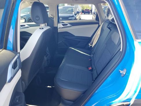 New 2026 Volkswagen Taos SE FWD image 11