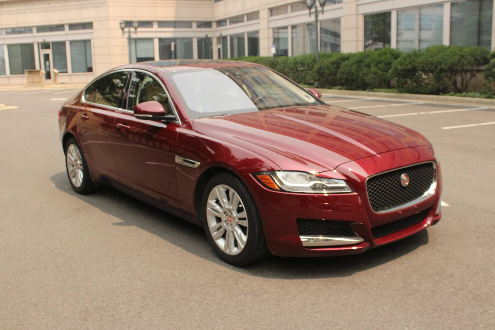 Used 2017 Jaguar XF Premium RWD image 1