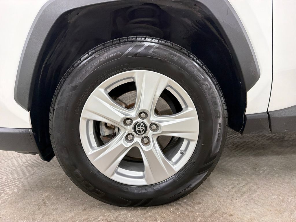 Used 2019 Toyota RAV4 XLE FWD image 14