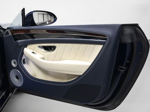 Used 2024 Bentley Continental GT image 31