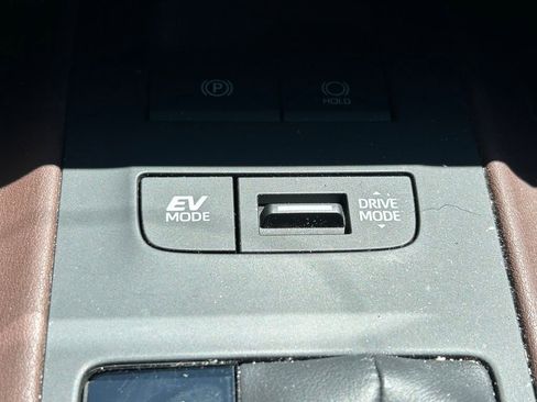 Certified 2024 Toyota Venza Limited AWD/4WD image 30