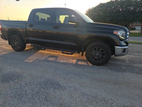 Used 2021 Toyota Tundra 4x4 CrewMax image 9