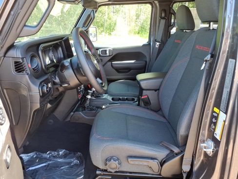 Used 2025 Jeep Wrangler Unlimited Rubicon AWD/4WD image 14