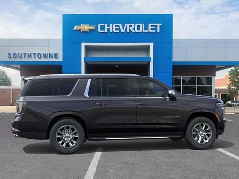 New 2026 Chevrolet Suburban Premier AWD/4WD image 5