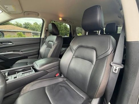 Used 2024 Nissan Pathfinder SL FWD image 23